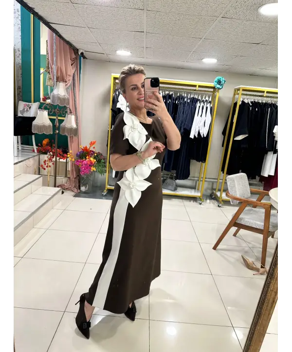 KAHVERENGİ GÜLLÜ ELBİSE