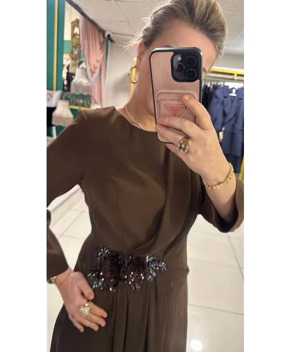 KAHVERENGİ TAŞLI ELBİSE