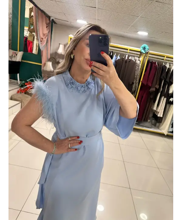MAVİ TÜYLÜ ELBİSE