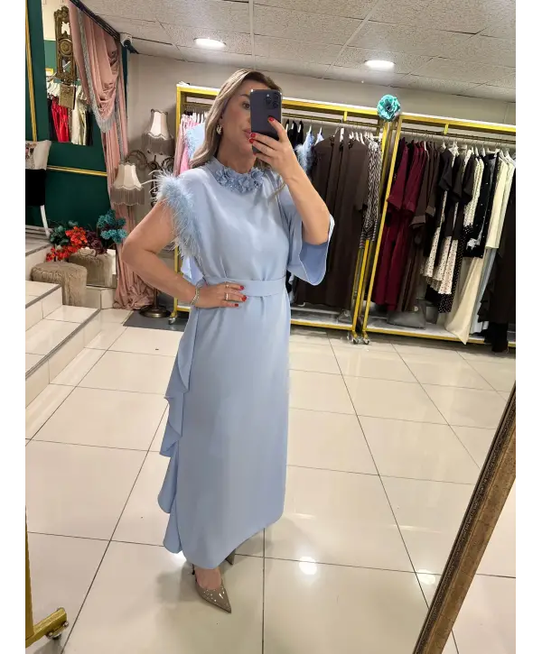 MAVİ TÜYLÜ ELBİSE