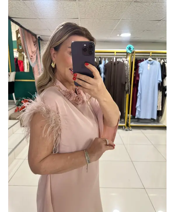PUDRA TÜYLÜ ELBİSE