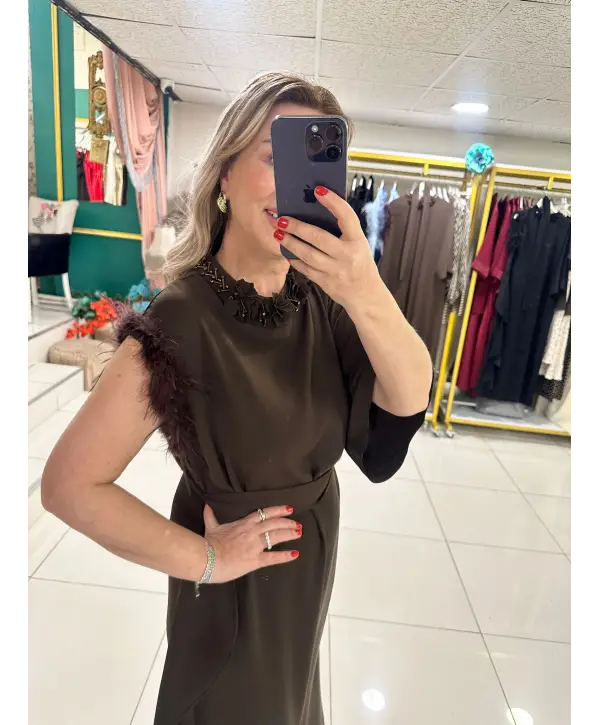 KAHVERENGİ TÜYLÜ ELBİSE