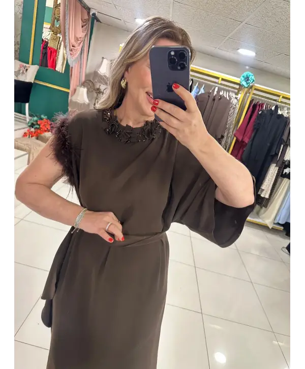 KAHVERENGİ TÜYLÜ ELBİSE