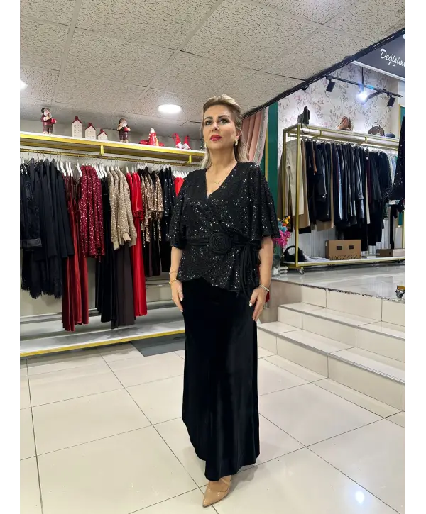 GÜL DETAY SİYAH TAKIM