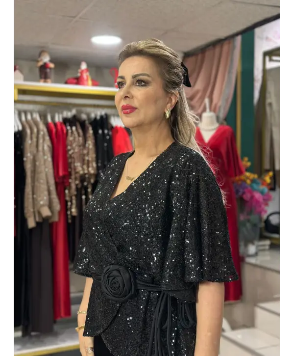 GÜL DETAY SİYAH TAKIM