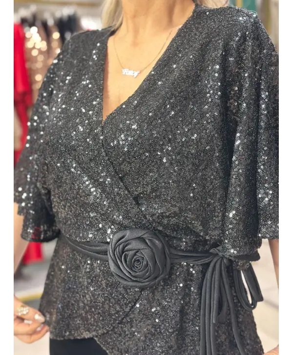 GÜL DETAY SİYAH TAKIM