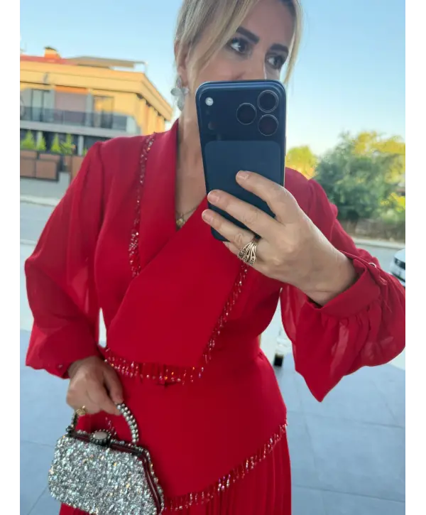 KIRMIZI ELBİSE