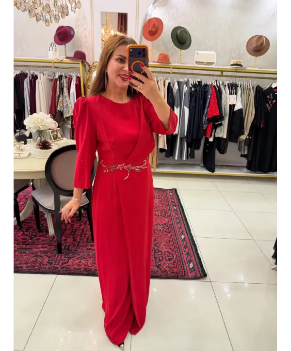 KIRMIZI ELBİSE