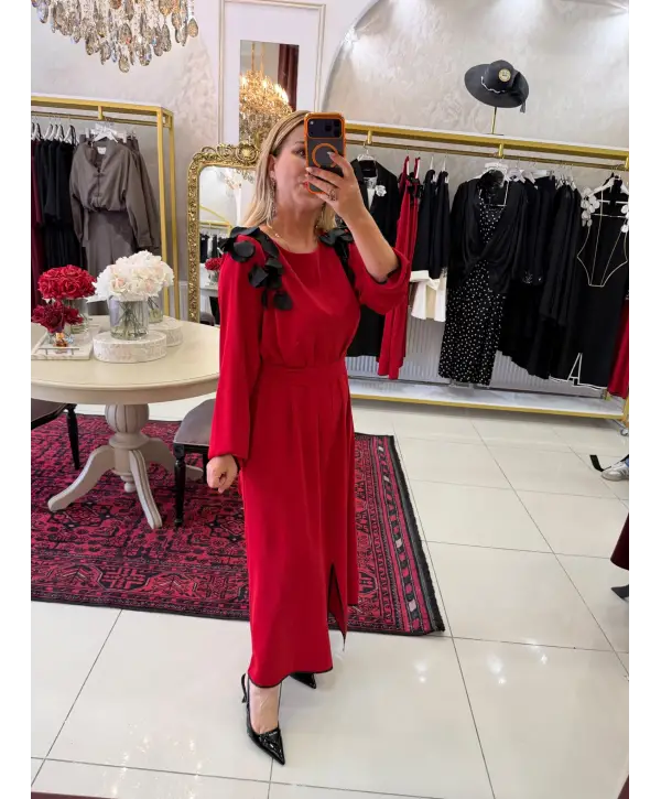 KIRMIZI ELBİSE