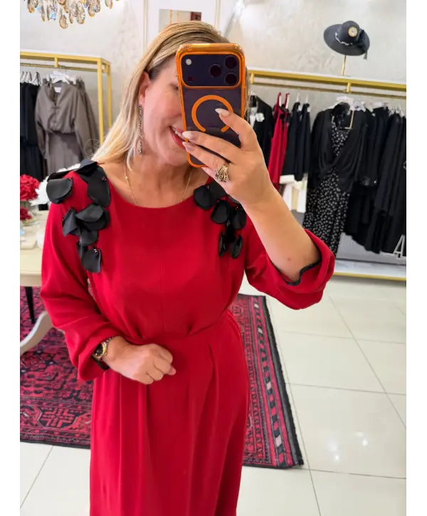 KIRMIZI ELBİSE