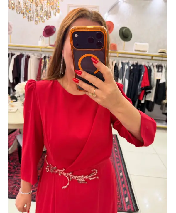 KIRMIZI ELBİSE