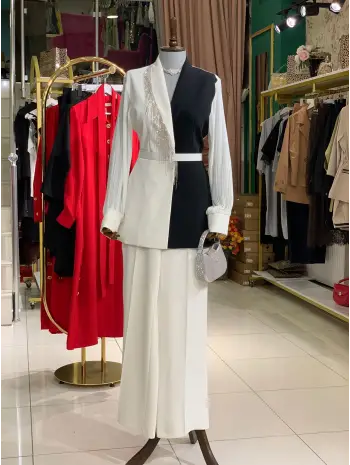 SİYAH BEYAZ TAŞLI TAKIM