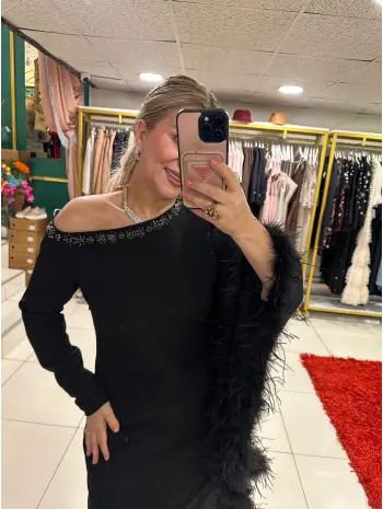 TÜY DETAY LİKRALI ELBİSE