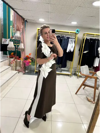 KAHVERENGİ GÜLLÜ ELBİSE