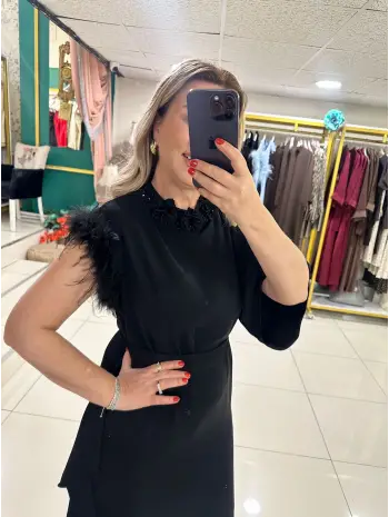 SİYAH TÜYLÜ ELBİSE