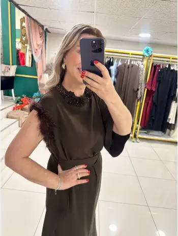 KAHVERENGİ TÜYLÜ ELBİSE