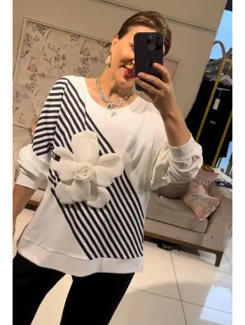 BEYAZ ÇİZGİLİ ÜÇ BOYUTLU TAKIM