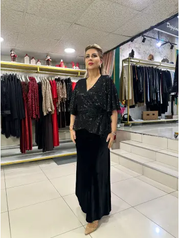 GÜL DETAY SİYAH TAKIM