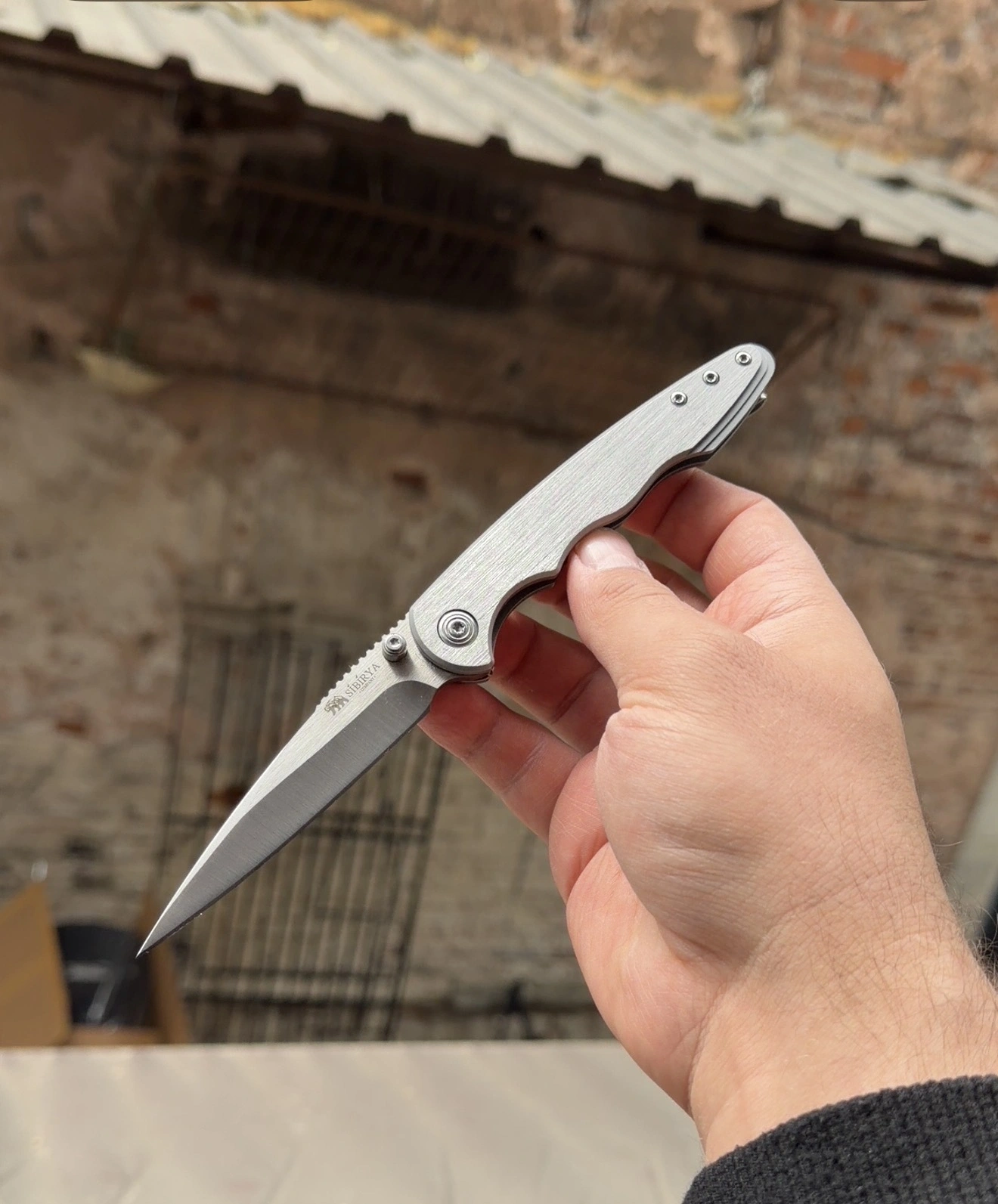 Sibirya Flatout Gümüş Çakı 21cm