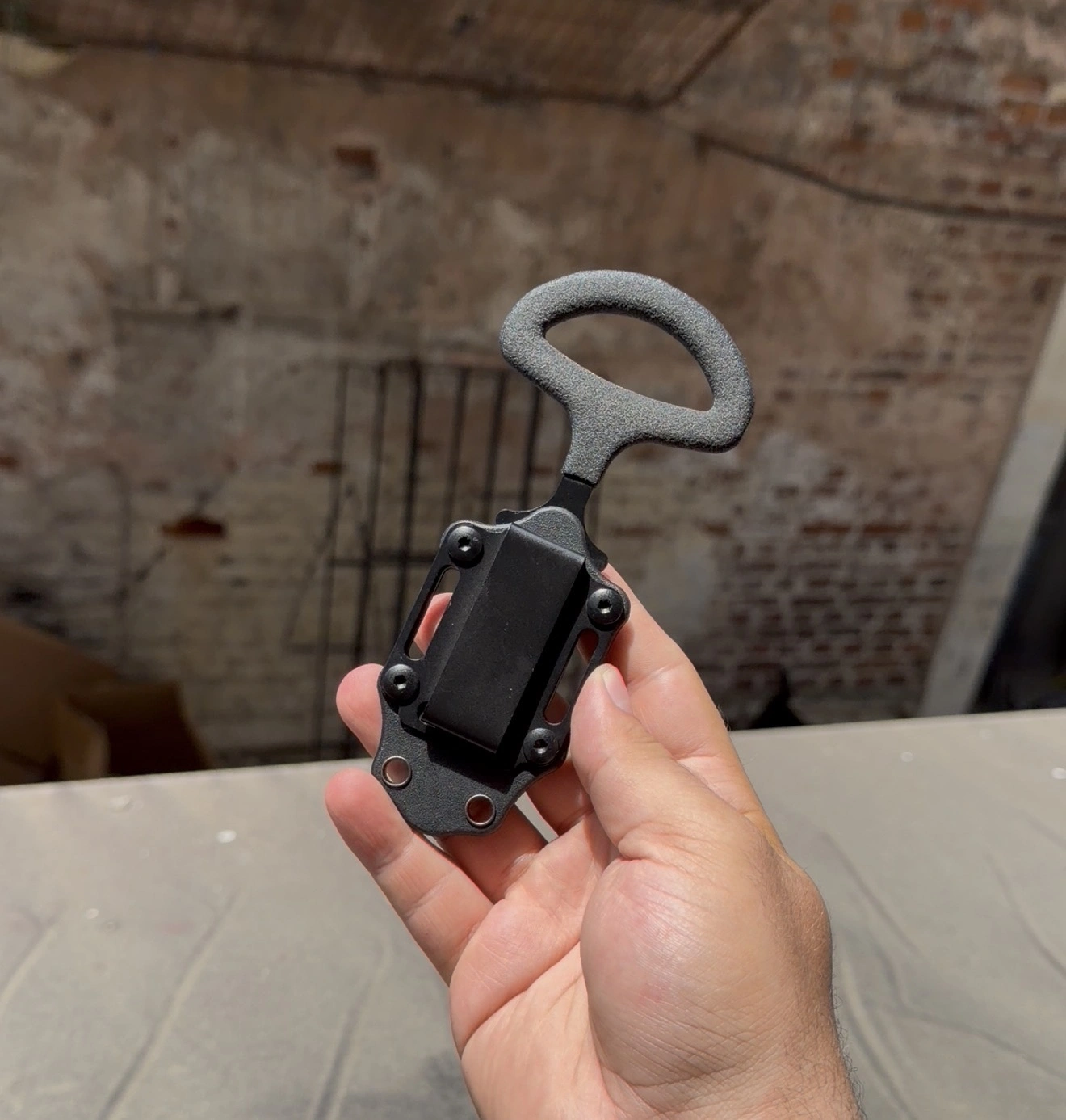 Benchmade Siyah Ayı Dişi Kılıflı Kemere Takmalı