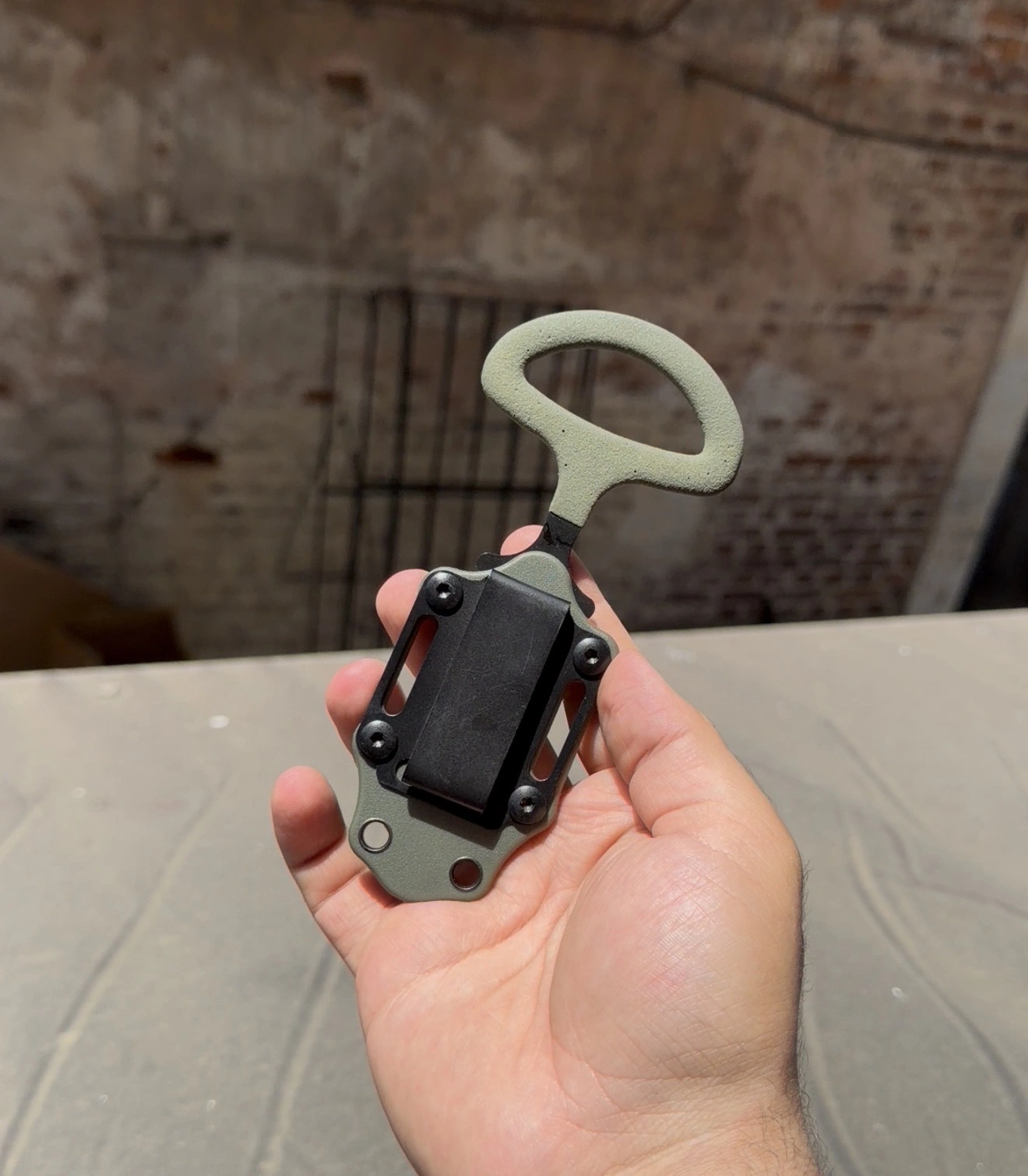Benchmade Yeşil Ayı Dişi Kılıflı Kemere Takmalı