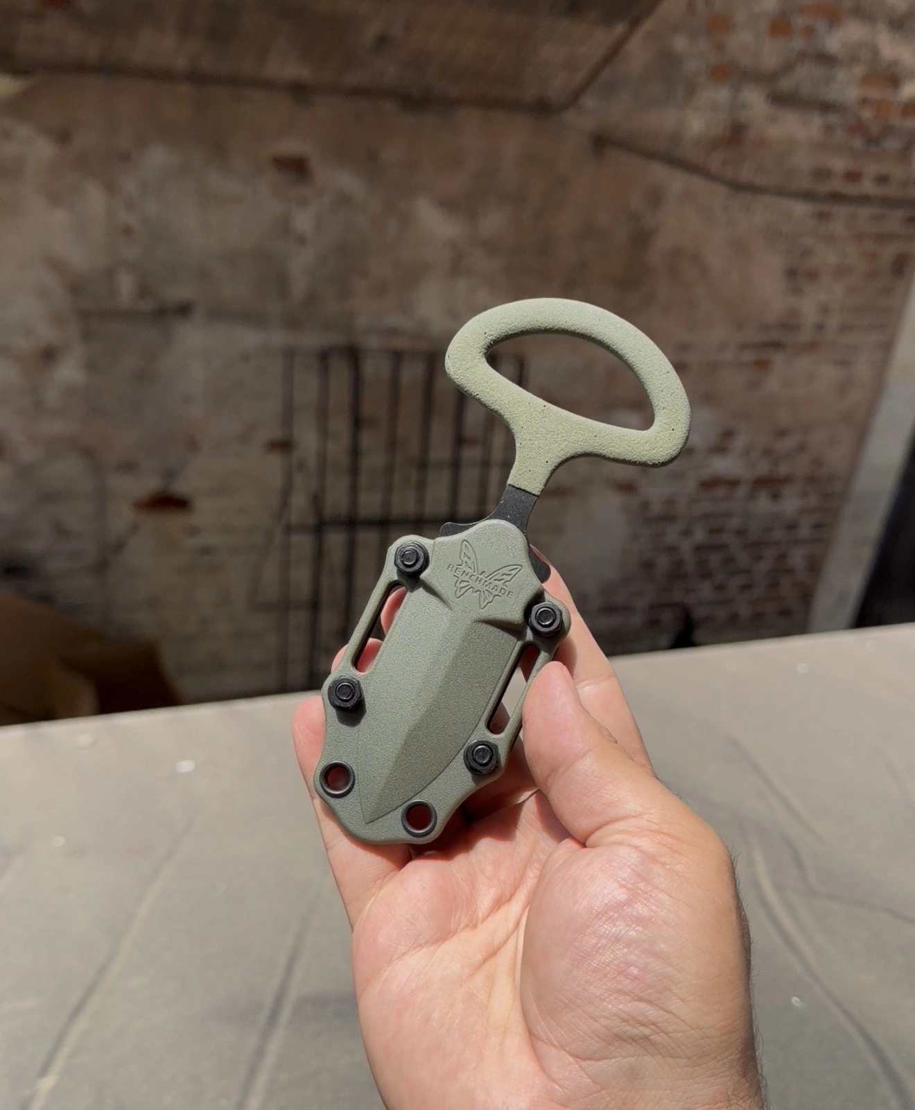 Benchmade Yeşil Ayı Dişi Kılıflı Kemere Takmalı