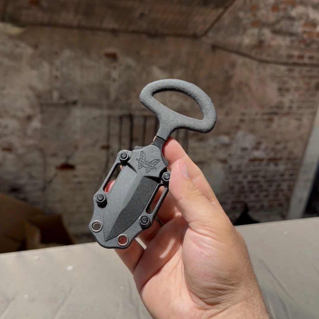 Benchmade Siyah Ayı Dişi Kılıflı Kemere Takmalı