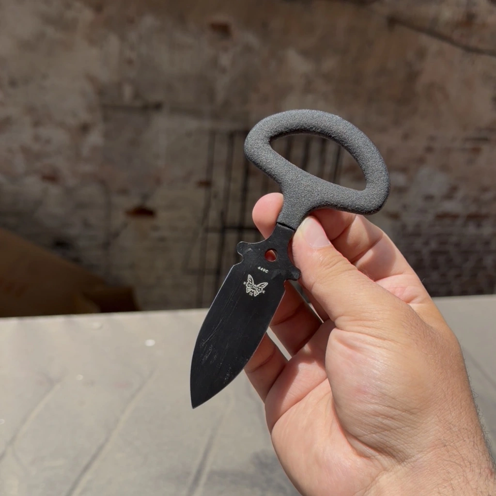 Benchmade Siyah Ayı Dişi Kılıflı Kemere Takmalı