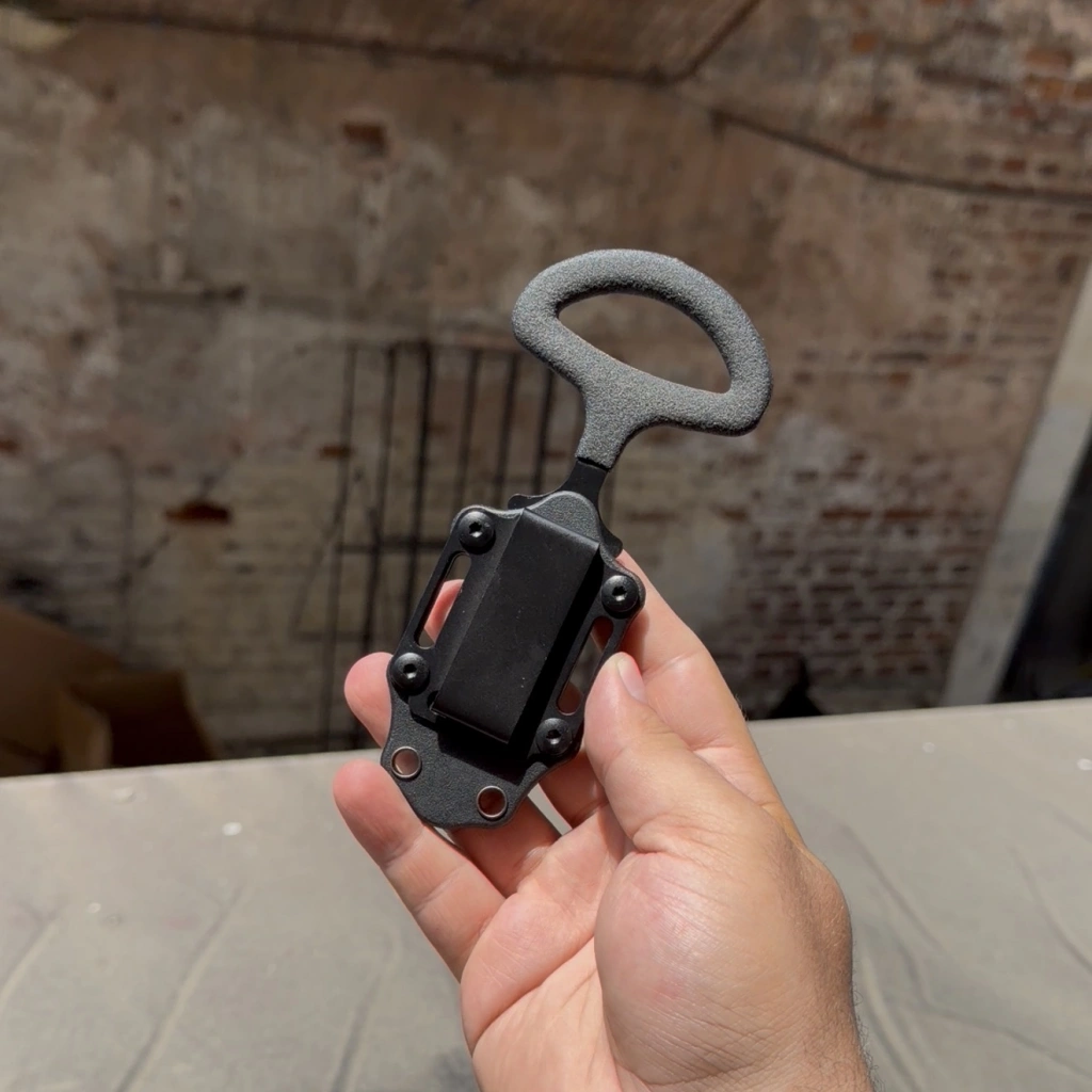 Benchmade Siyah Ayı Dişi Kılıflı Kemere Takmalı