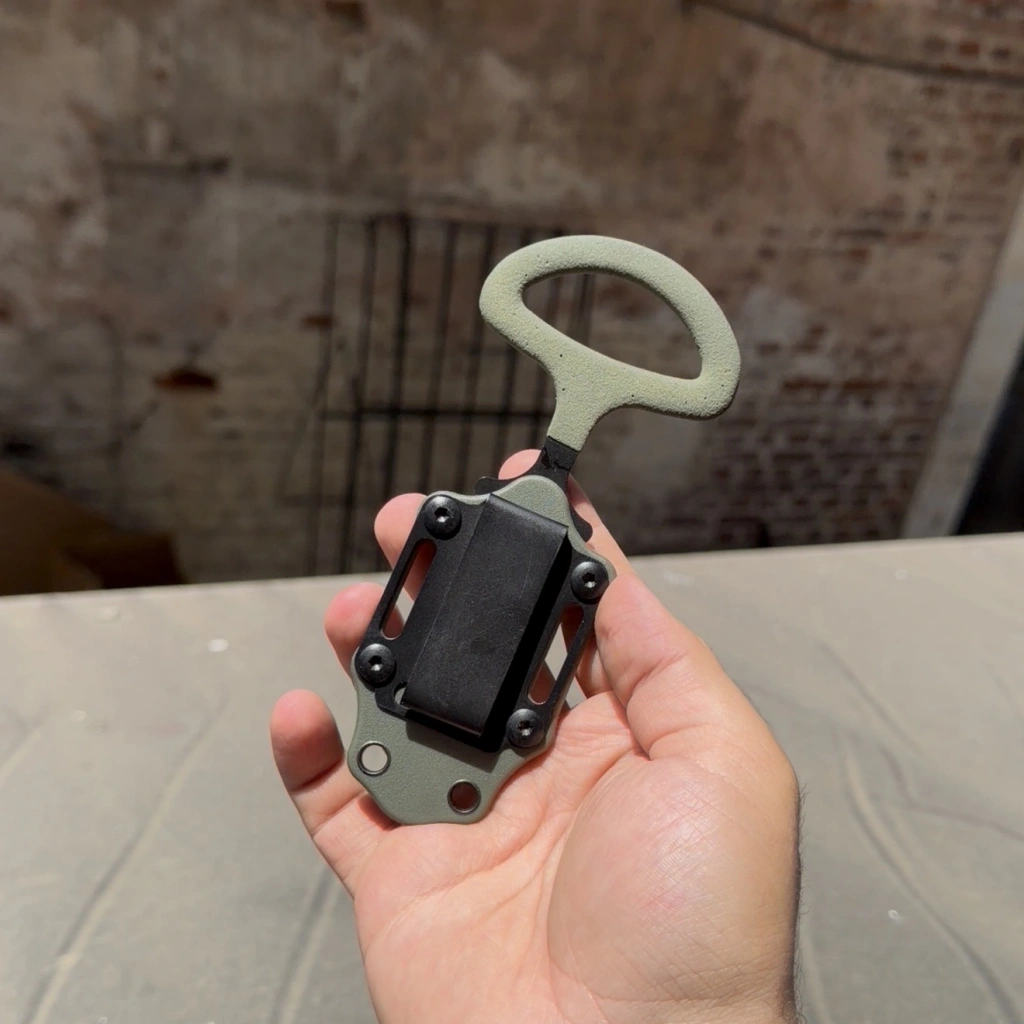 Benchmade Yeşil Ayı Dişi Kılıflı Kemere Takmalı
