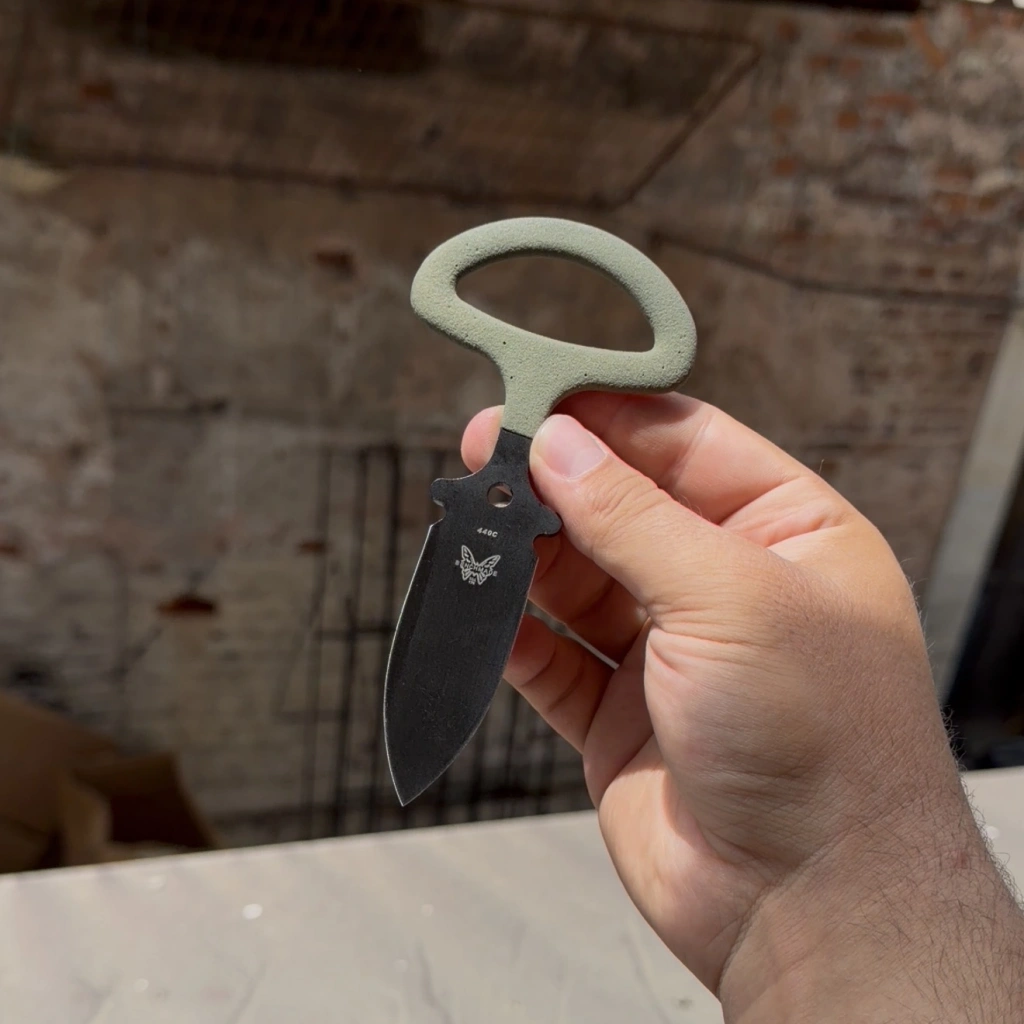 Benchmade Yeşil Ayı Dişi Kılıflı Kemere Takmalı