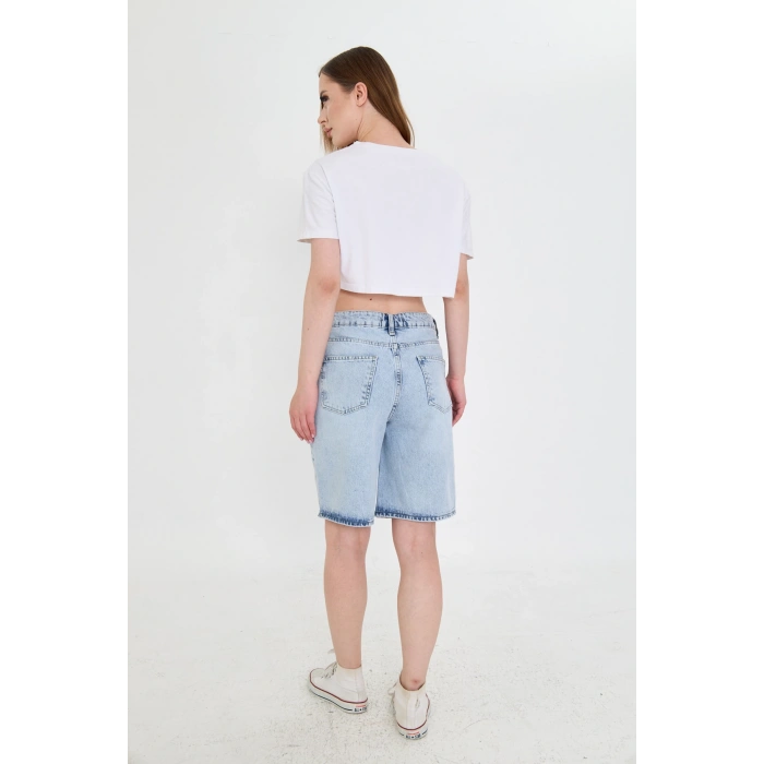 Açık kar yıkama kadın uzun baggy kadın kot şort – yüksek bel, rahat kalıp, şıklık ve konfor bir arada.