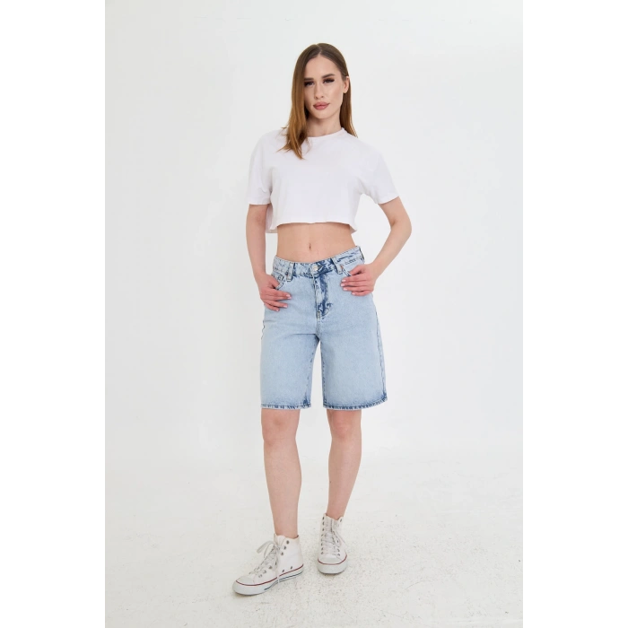 Açık kar yıkama kadın uzun baggy kadın kot şort – yüksek bel, rahat kalıp, şıklık ve konfor bir arada.