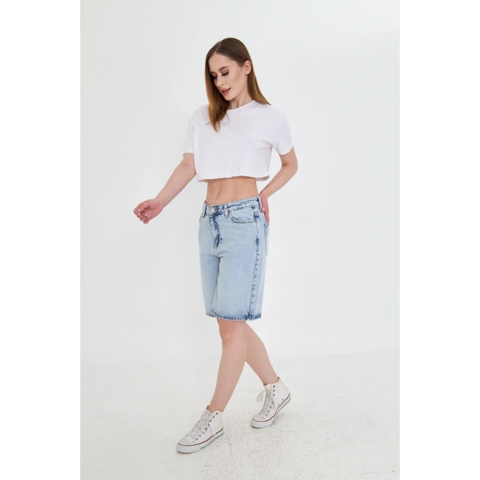 Açık kar yıkama kadın uzun baggy kadın kot şort – yüksek bel, rahat kalıp, şıklık ve konfor bir arada.
