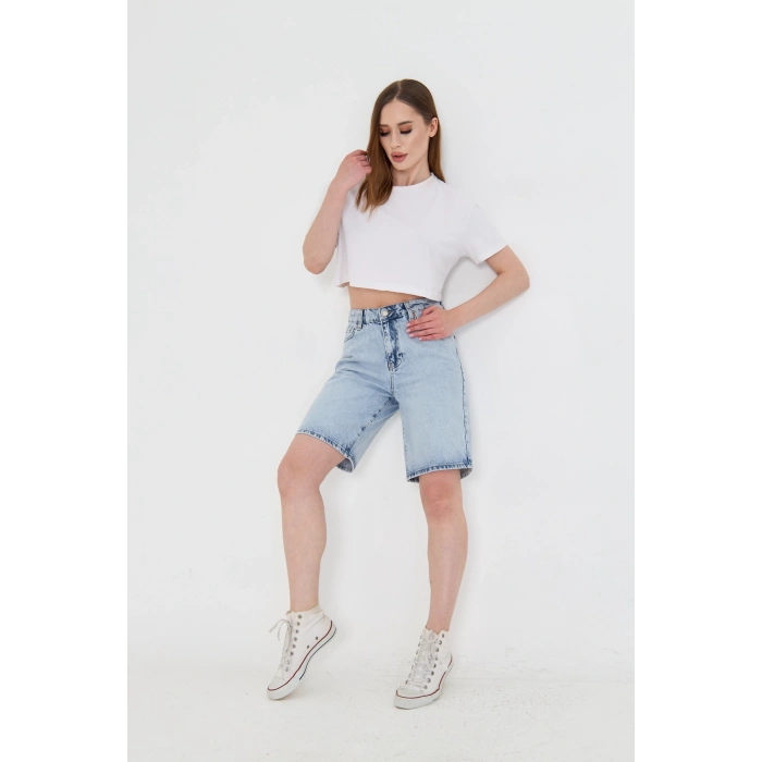 Açık kar yıkama kadın uzun baggy kadın kot şort – yüksek bel, rahat kalıp, şıklık ve konfor bir arada.