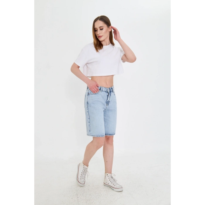 Açık kar yıkama kadın uzun baggy kadın kot şort – yüksek bel, rahat kalıp, şıklık ve konfor bir arada.