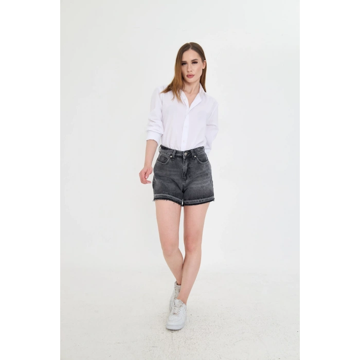 Paça Detay Model Gri Kadın Kot Şort – Yüksek Bel, Rahat Kalıp, Modern ve Şık Görünüm