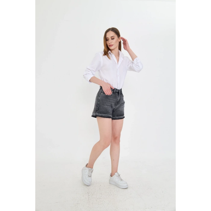 Paça Detay Model Gri Kadın Kot Şort – Yüksek Bel, Rahat Kalıp, Modern ve Şık Görünüm