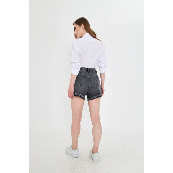 Paça Detay Model Gri Kadın Kot Şort – Yüksek Bel, Rahat Kalıp, Modern ve Şık Görünüm
