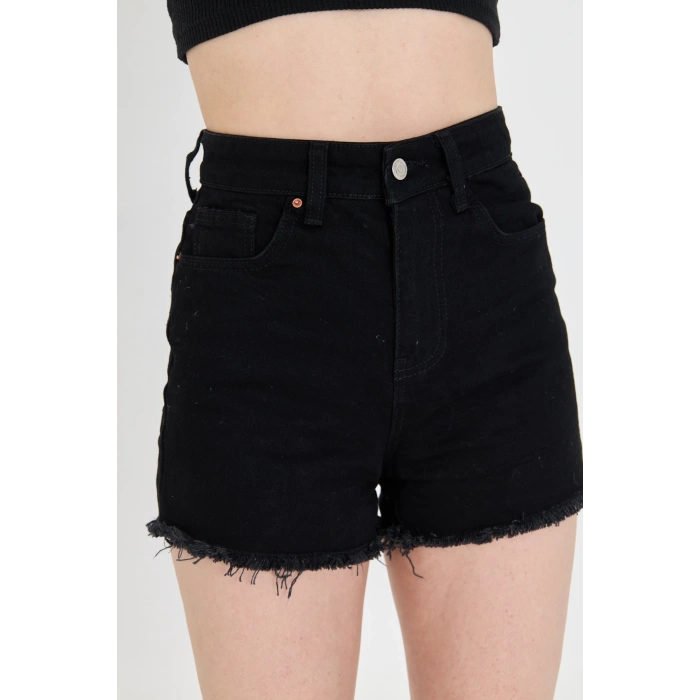 Paça Detayı Püsküllü Siyah Kadın Kot Şort – Yüksek Bel, Rahat Kalıp, Modern Stil