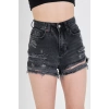 Yüksek bel, yıkama kadın kot şort. Yırtık lazer detayları ve rahat kalıbıyla modern, cesur ve konforlu bir stil sunar.