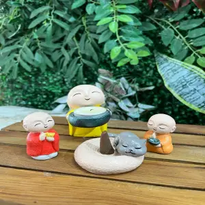 Keşiş Ailesi (Mmluk & Tütsülük)