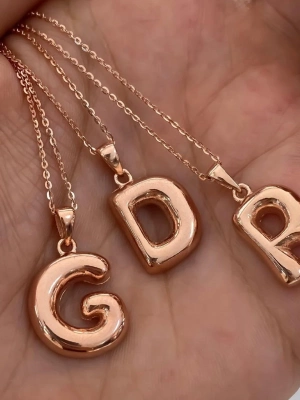 Sevdiklerinize Özel: Harfli Gümüş Kolyeler