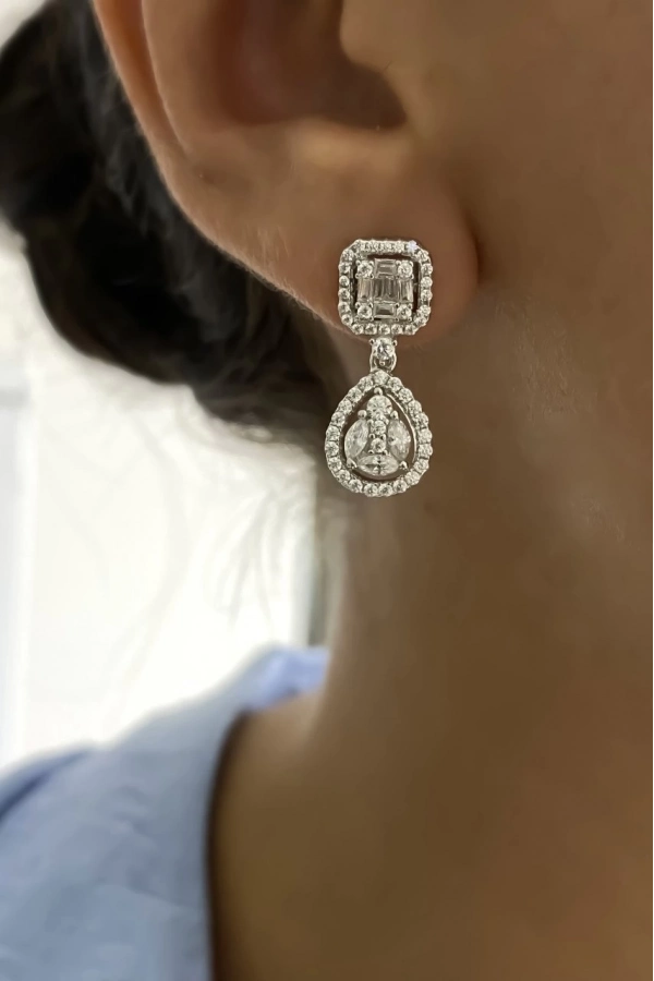 Baget Taşlı Damla Modeli Küpe