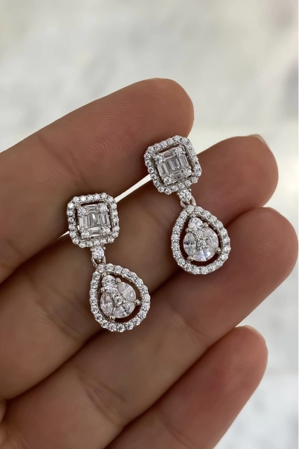 Baget Taşlı Damla Modeli Küpe