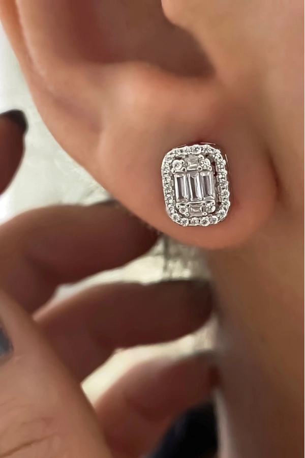 Baget Taşlı Kare Tektaş Küpe