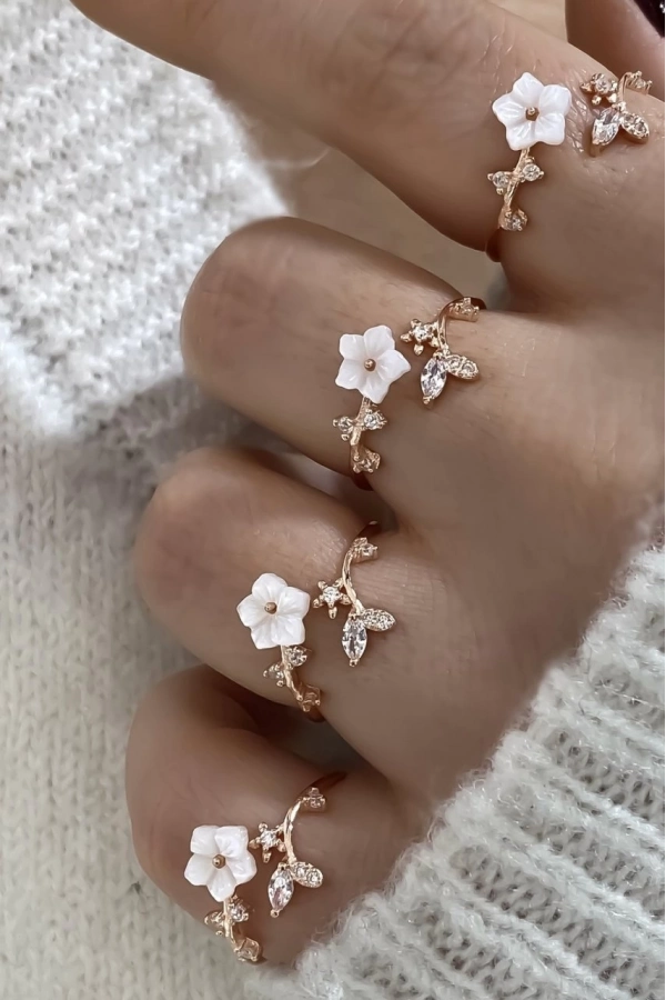 Çiçekli Taşlı Yüzük