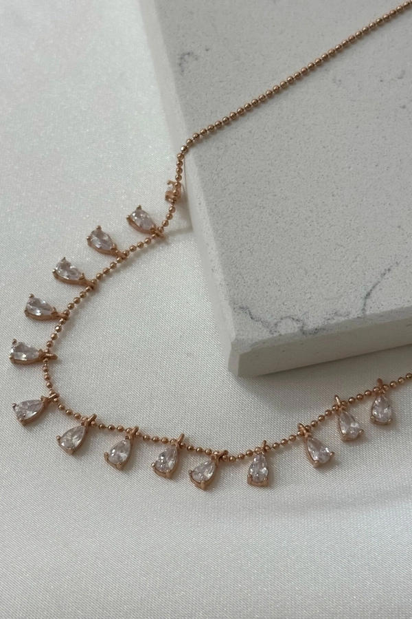 Damla Taş Detaylı Kolye