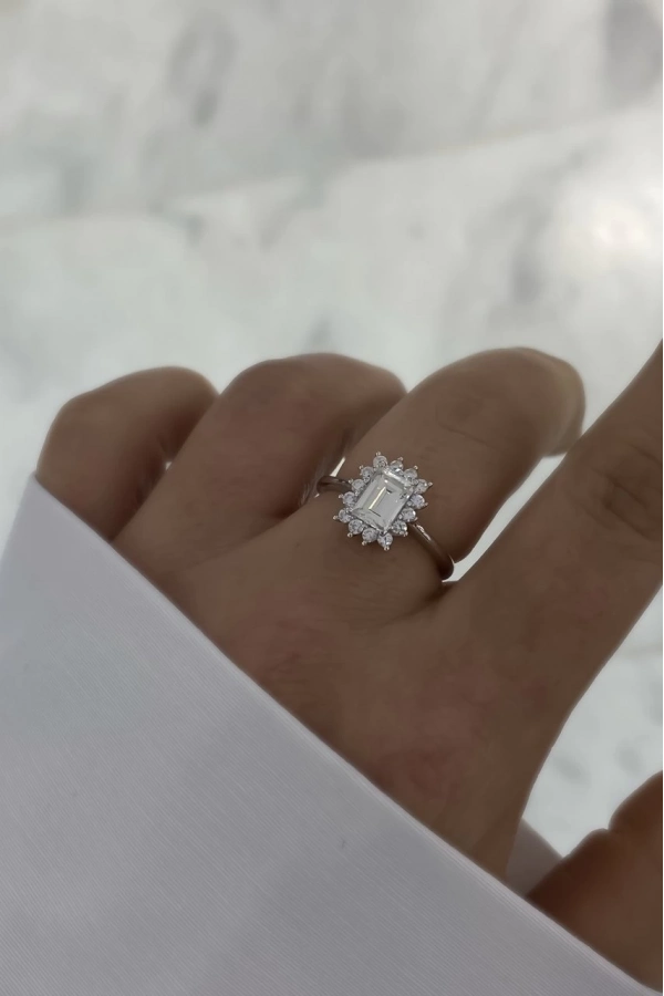 Emerald Kesim Mozanit Taşlı Yüzük