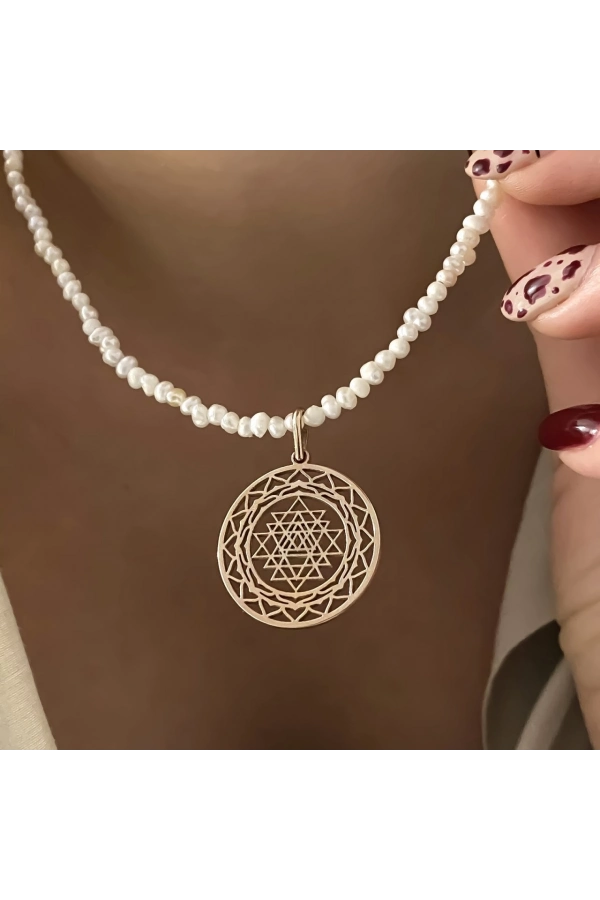İnci Sri Yantra Kolye